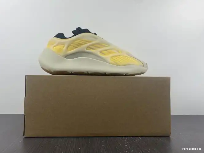 V3 700 Adidas Safflower Yeezy Mono HP5425 0530